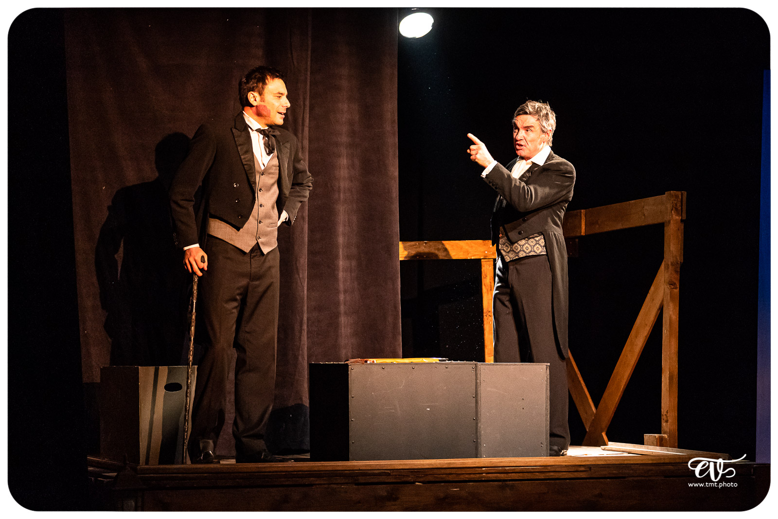 OLIVER TWIST (CIE LA MESNIE H.)